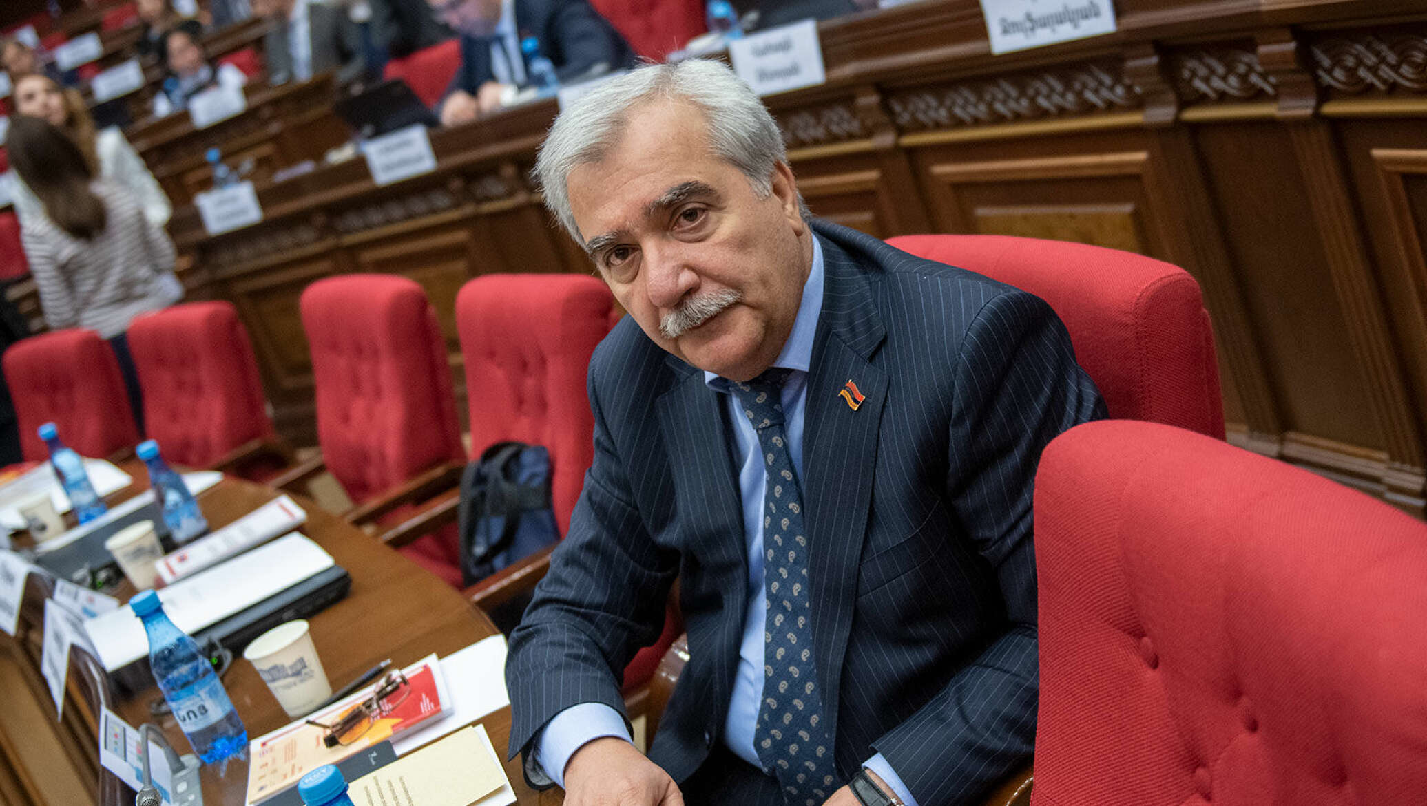 Խորհրդարանն ընդունեց Անդրանիկ Քոչարյանի տեղակալի ընտրության հարցը կագավորող օրենքի նախագիծը