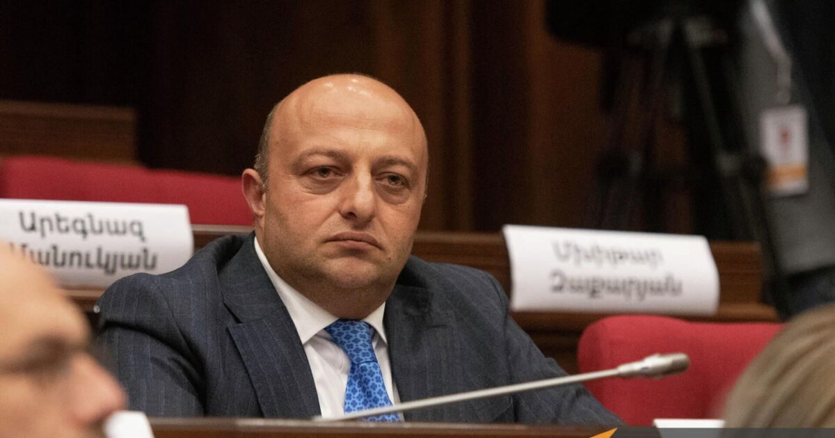 Դատարանը երեք ամսով երկարացրեց պատգամավոր Արթուր Սարգսյանի տնային կալանքի ժամկետը