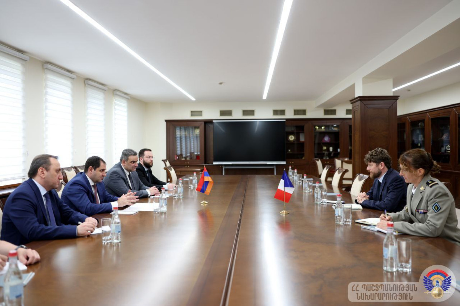 Պապիկյանը Ֆրանսիայի դեսպանի հետ քննարկել է պաշտպանության բնագավառում Հայաստան-Ֆրանսիա համագործակցությանն առնչվող հարցեր