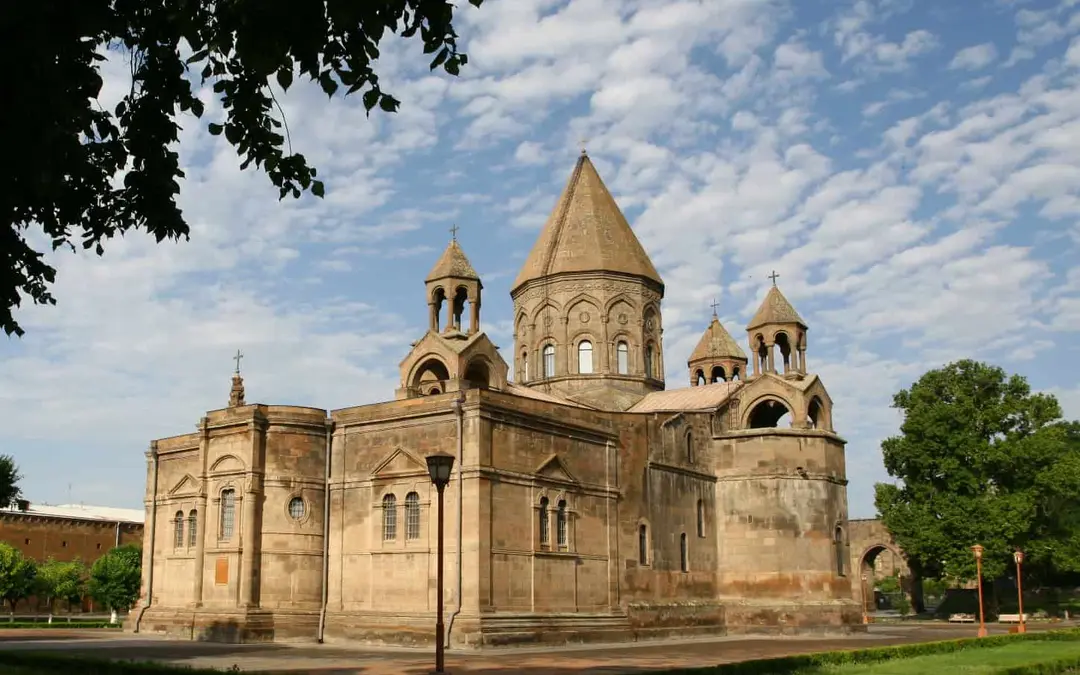 Լոնդոնն արձագանքել է Մայր աթոռի շուրջ ստեղծված իրավիճակին