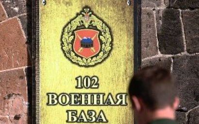 Դիմակավորված անձը հարձակվել է Գյումրիում տեղակայված ռուսական ռազմաբազայի ծառայողի ու նրա կնոջ վրա. վերջիններս մարմնական վնասվածքներ են ստացել
