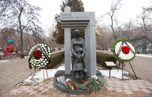 МИД РФ осудил акт вандализма у памятника детям блокадного Ленинграда в Ереване