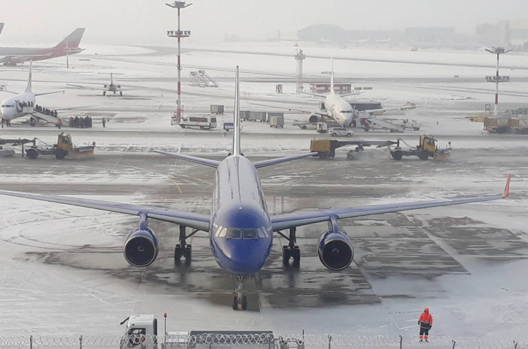 В Москве на фоне снегопада отменили или задержали более 50 авиарейсов