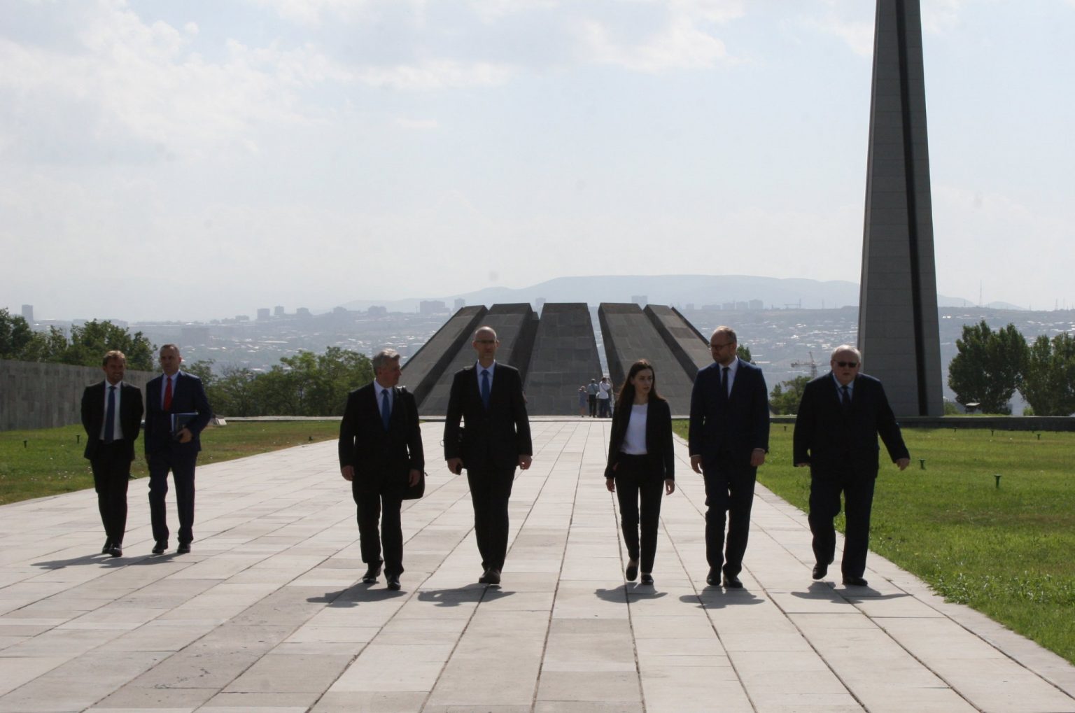 Լեհաստանի ԱԳ նախարարի տեղակալն այցելել է Հայոց ցեղասպանության հուշահամալիր