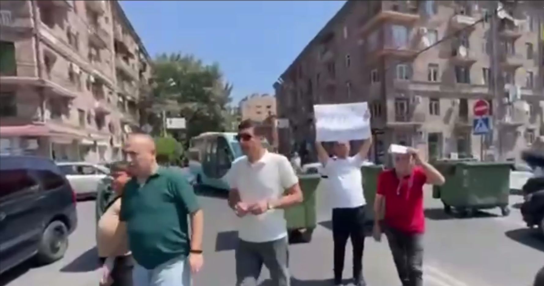 Սարյան փողոցի «Հայփոստ»-ի խանութների սեփականատերերը բողոքի ակցիա են անցկացրել (տեսանյութ)