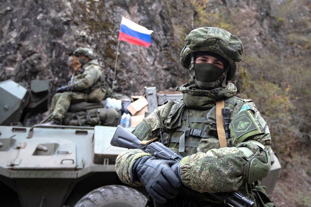 Миротворцы России остаются ключевым фактором обеспечения безопасности в Карабахе: МИД РФ