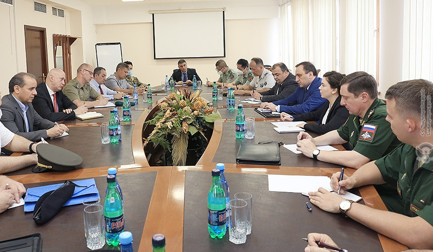 ՀՀ-ում հավատարմագրված ռազմական կցորդներին ներկայացվել է այսօր Ադրբեջանի ԶՈՒ կողմից հայ-ադրբեջանական սահմանի ուղղությամբ մարտական գործողությունների մանրամասներ