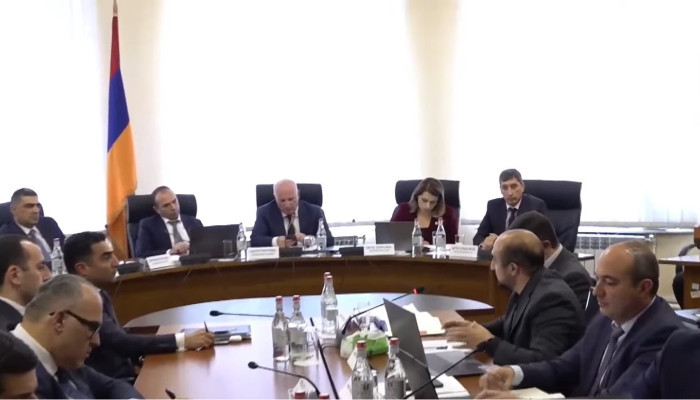3-րդ օրն է՝ շարունակվում է ՀԷՑ–ին լիցենզիայից զրկելու հարցի քննարկումը․ ուղիղ