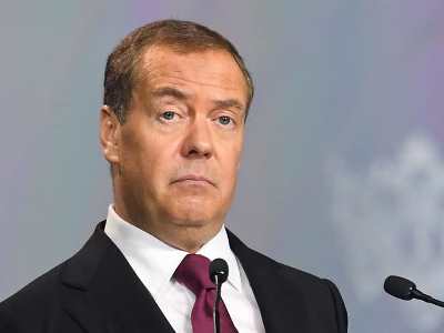 Медведев: Макрон исчезнет навсегда не позднее 14 мая 2027 года