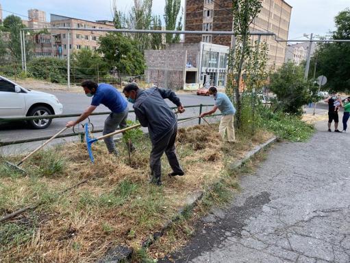 COVID-19-ի բուժմամբ զբաղվող բուժհաստատություններում ընտանեկան մթնոլորտ է․ Փաշինյանը ԲԿ-ի բակից լուսանկար է հրապարակել