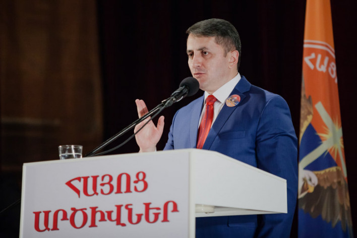 Փաշինյա՛ն Նիկոլ, Հայ ազգը սև կամ սպիտակ չի կարող լինել. Հայ ազգը Եռագո՛ւյն է և վե՛րջ․ Խաչիկ Ասրյան