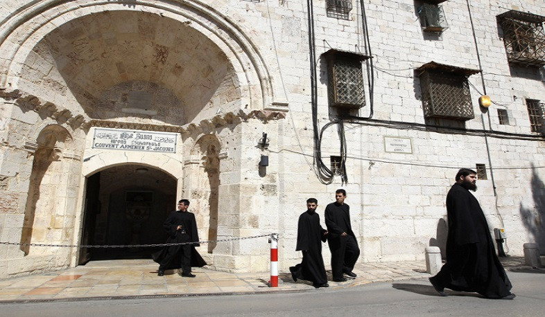 Երուսաղեմի քրիստոնյաները համախմբվել են Հայկական եկեղեցու շուրջ վիճելի հողային համաձայնության պատճառով