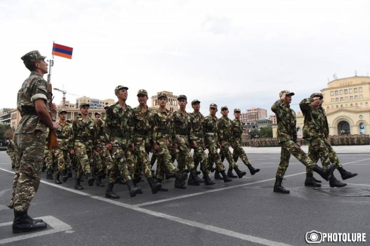 Իշխանությունները պատրաստվում են մեծ շքերթ անցկացնել. «Հրապարակ»