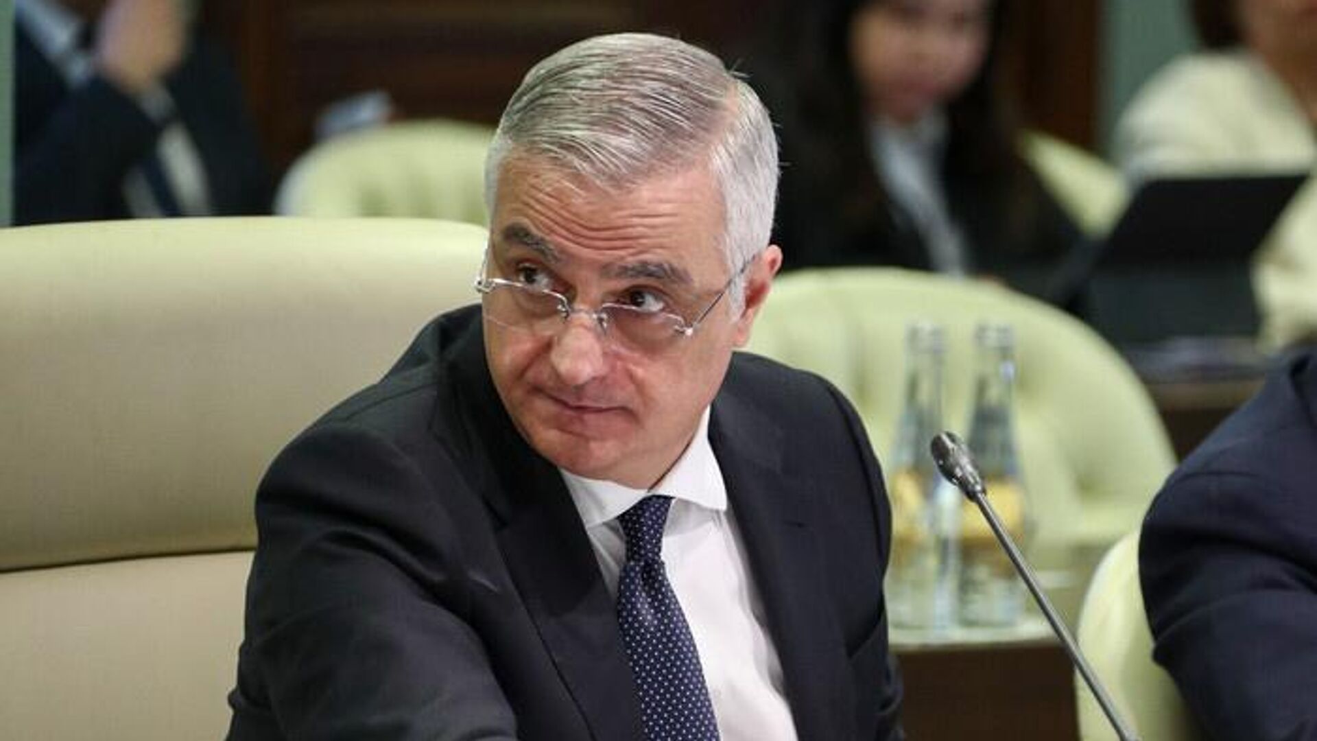 Հայաստանն ու Ադրբեջանը պետք է բանակցություններն անցկացնեն առանց միջնորդի. Գրիգորյան