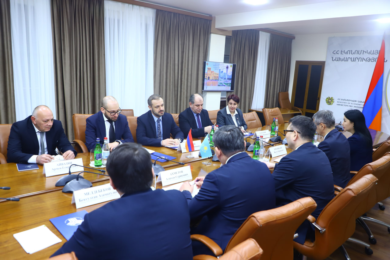 Պապոյանը Ղազախստանի իր գործընկերոջ հետ քննարկել է ուղիղ չվերթների կազմակերպման հարցեր