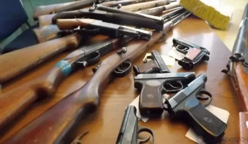 Քաղաքացին Նորավան գյուղի գերեզմանատան ճանապարհին մեծ քանակությամբ զենք-զինամթերք է թողել