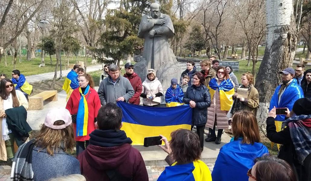 Ուկրաինայի հետ համերաշխության հերթական ակցիա Երևանում՝ Կոբզարևի հուշարձանի մոտ