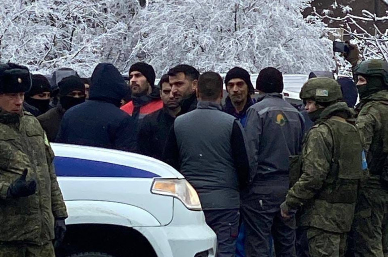 3 ժամ տևած բանակցությունների արդյունքում ադրբեջանցիները բացել են Ստեփանակերտ-Գորիս մայրուղին