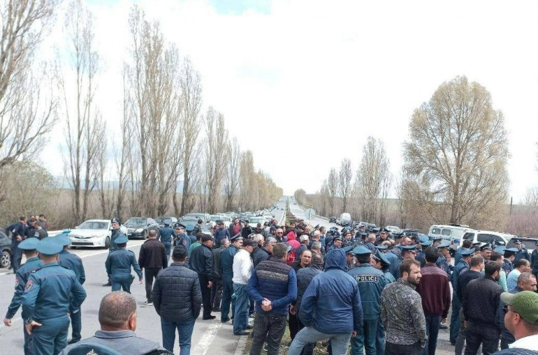 Բողոքի ակցիաներ են իրականացվել Վանաձորում, Ալավերդիիում, Վարդենիսում, Վայքում, Սևանում, Էջմիածնում և այլ բնակավայրերում