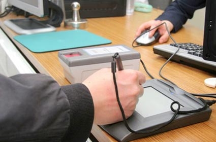 Էլեկտրոնային կրիչ ունեցող նույնականացման քարտերով ևս հնարավոր է ակտիվացնել բջջային էլեկտրոնային ստորագրություն
