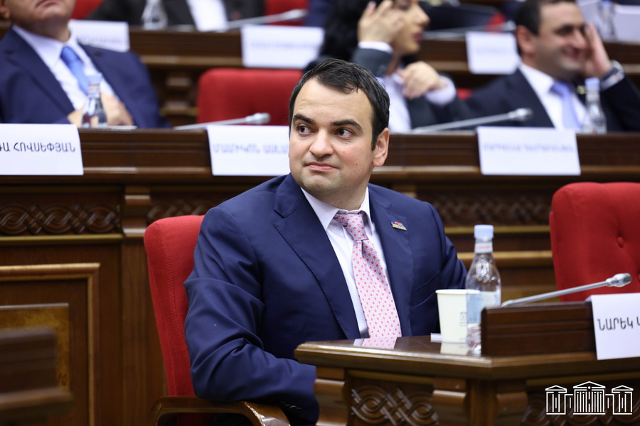Միլիարդավոր դոլարներ են գալիս Հայաստան, բայց պետական պարտքը ավելանում է.Նարեկ Կարապետյանը՝ Թունյանին