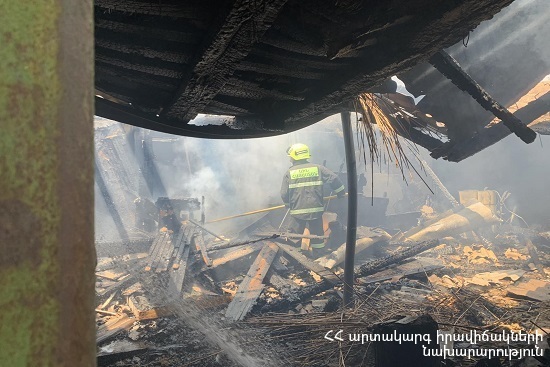 Հրդեհ՝ Գեղադիր գյուղում. այրվել է տանիքն ու մրգի սառնարանը