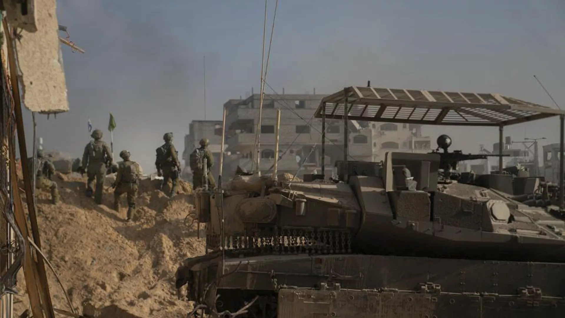 Իսրայելական ուժերը կրակ են բացել Կարմիր մահիկի շենքի ուղղությամբ. զոհեր կան