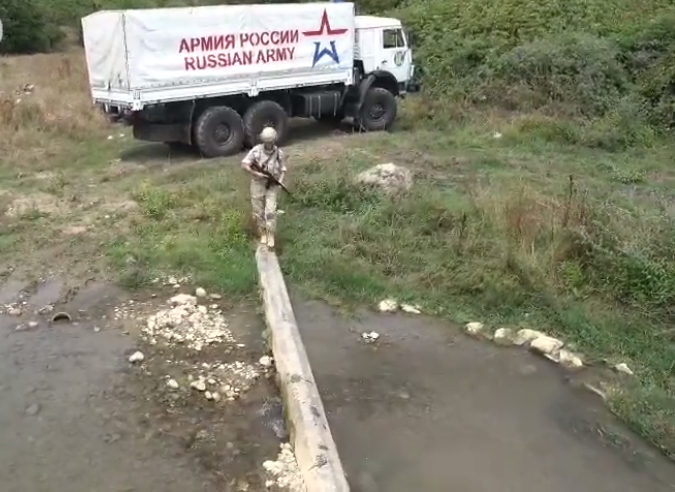 Թաղավարդում ռուս խաղաղապահներն ապահովել են Ստեփանակերտը սնուցող ջրագծի անցկացման աշխատանքների անվտանգությունը (տեսանյութ)