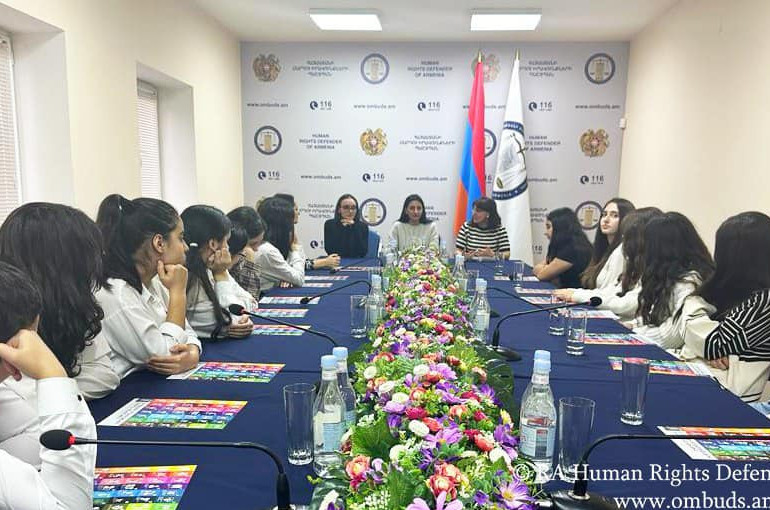 Մարդն իր ամբողջ կյանքի ընթացքում պետք է կրթվի ու կատարելագործվի. Անահիտ Մանասյանը հանդիպել է աշակերտների հետ