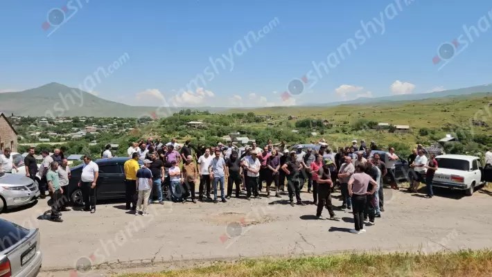 Բողոքի ակցիա Գեղաշենում. բնակիչները դեմ են ավազի հանքի հնարավոր վերաբացմանը