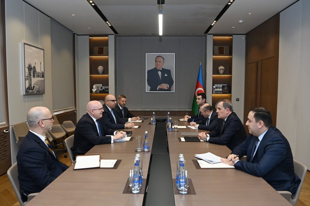 Բայրամովը և Ռիկերը քննարկել են Երևանի ու Բաքվի միջև հարաբերությունների կարգավորումը