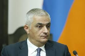 Բարդ հարց եք բարձրացնում. Մհեր Գրիգորյանը՝ Միքայել Մելքումյանին՝ ավտոներկրողների խնդիրների մասին