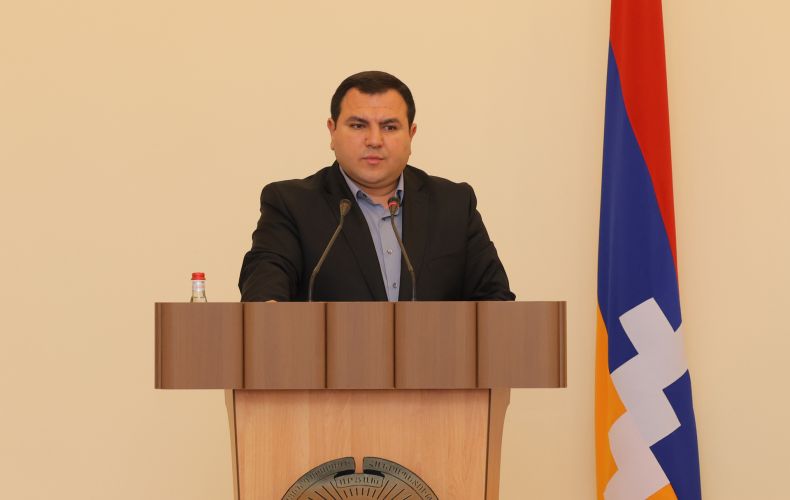 Արցախի ԱԺ հանձնաժողովում դռնփակ քննարկում է կազմակերպվել. մասնակցել է պետնախարարը