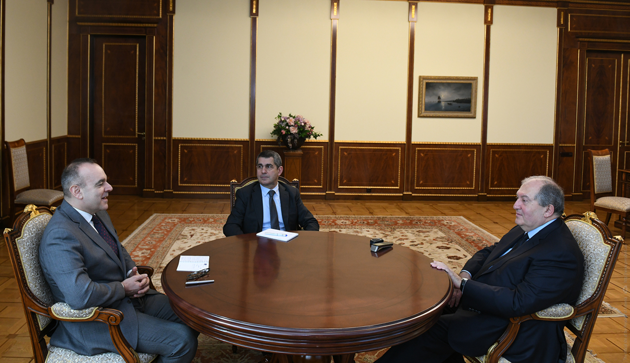 Նախագահ Սարգսյանը հանդիպել է Հայաստանում Իտալիայի դեսպան Վինչենցո Դել Մոնակոյի հետ