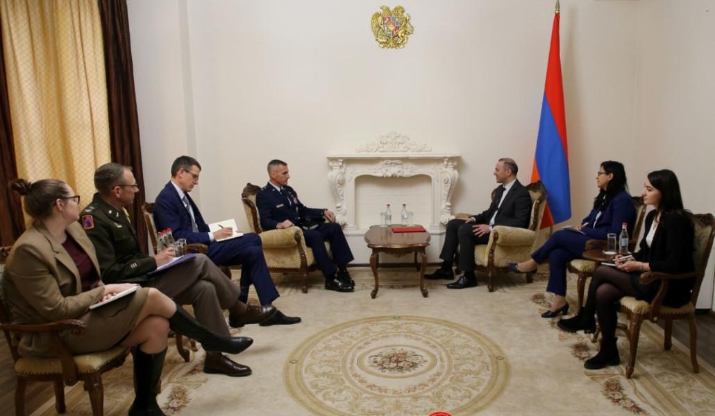 Секретарь СБ Армении принял директора по стратегии, планированию и политике Европейского командования США
