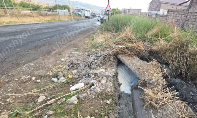 Գարշահոտ վիճակ ու համաճարակի վտանգ Քանաքեռավանում. 1 շաբաթ է՝ կեղտաջրերը մի քանի կիլոմետր հոսում են