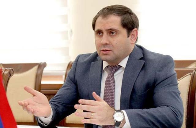 Министр обороны не считает возможным сокращение срока службы в армии задним числом