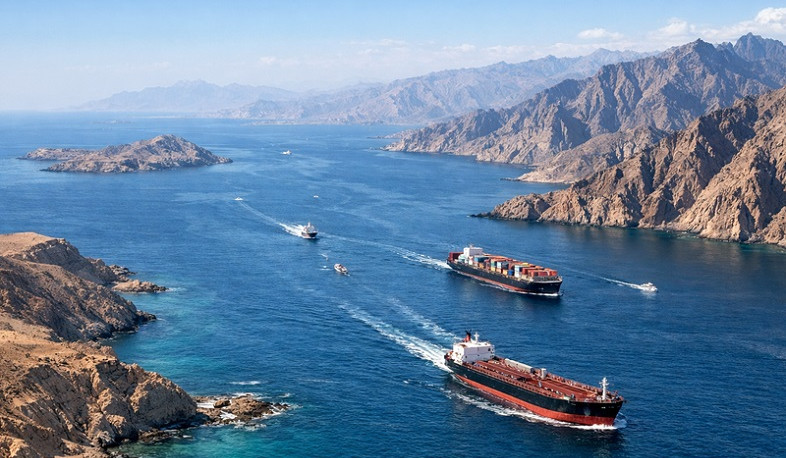 Հորմուզի նեղուցի արևելյան հատվածում ավելի քան 400 խոշոր նավ սպասում է անցման հնարավորության հստակեցմանը
