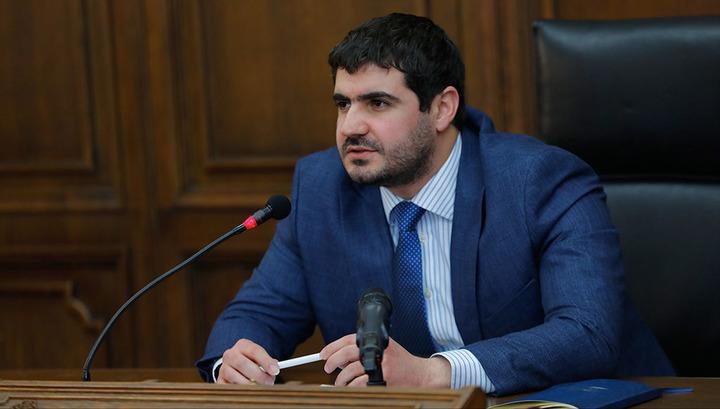 Կոչ եմ անում դադարեցնել խաղալ մեր բնակչության նյարդերի հետ, չսնել ադրբեջանական մեդիա դաշտը․ Արման Եղոյան