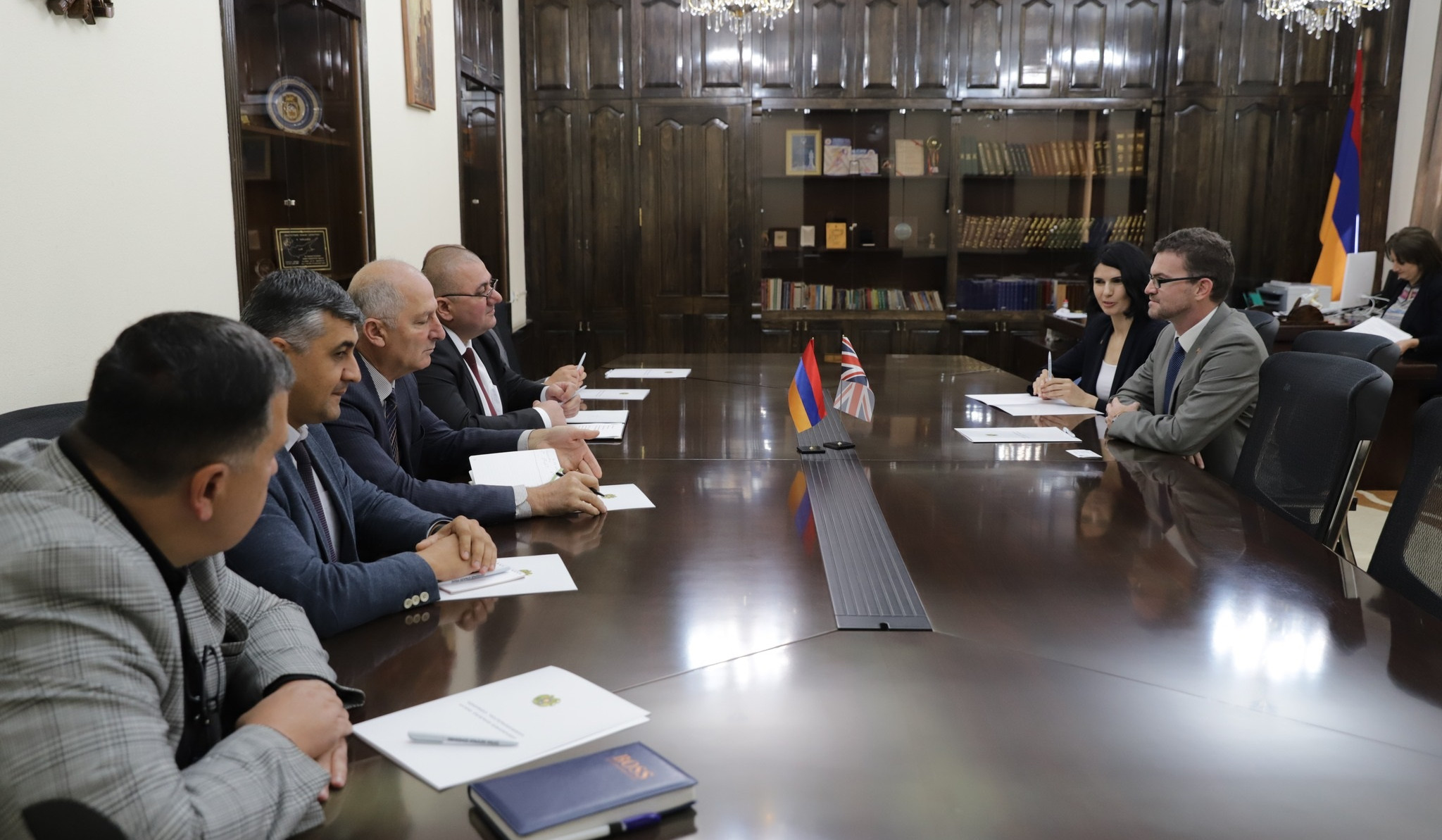  Ես հավատում եմ, որ համատեղ ջանքերով կկաողանանք գործակցության նոր հարթակներ գտնել. Բրիտանիայի դեսպանը՝ Շիրակի մարզպետին