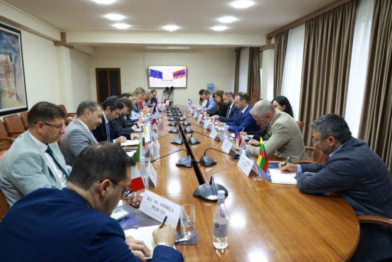 Պապոյանը ԵՄ դիվանագետների հետ քննարկել է հայկական արտադրանքի արտահանման հնարավորությունները