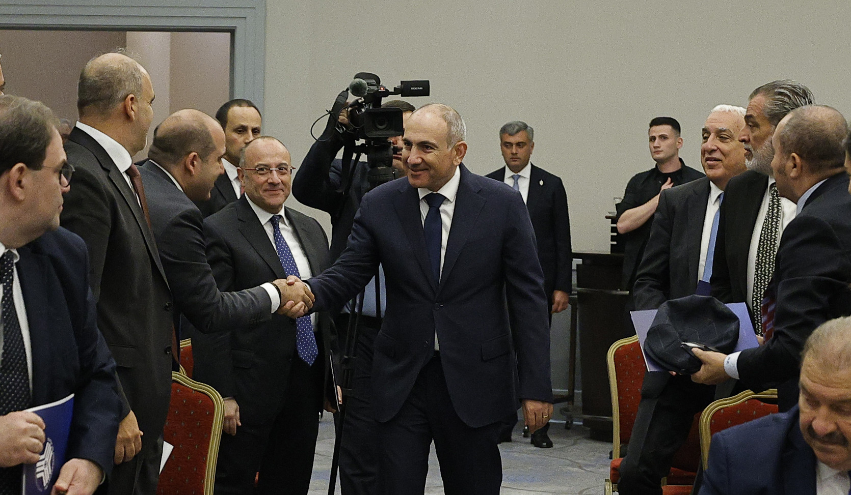 Այցի հիմքում ընկած են Հայաստան-Թուրքիա միջպետական հարաբերությունները. վարչապետը հանդիպել է Թուրքիայի հայ համայնքի ներկայացուցիչների հետ