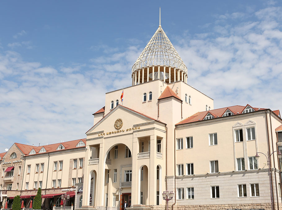 Сегодня Народное движение по деблокаде коридора в Арцахе передало свое требование в парламент Арцаха