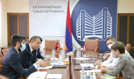 Էկոնոմիկայի նախարարն ու ԱԶԳ պաշտոնյանը հուշագիր են ստորագրել