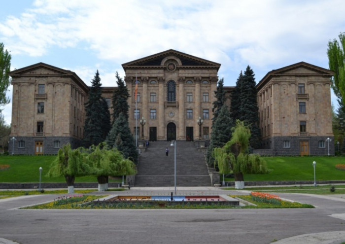 Աղմկահարույց նախագծում ռեկտորների վերաբերյալ դրույթը չարյաց փոքրագույնն է. «Հրապարակ»