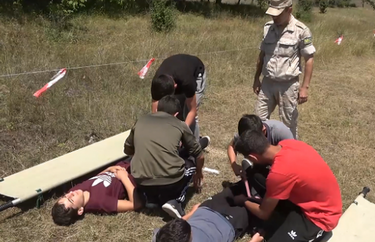 Российские миротворцы провели курс «молодого бойца» с основами выживания в горах для детей Нагорного Карабаха