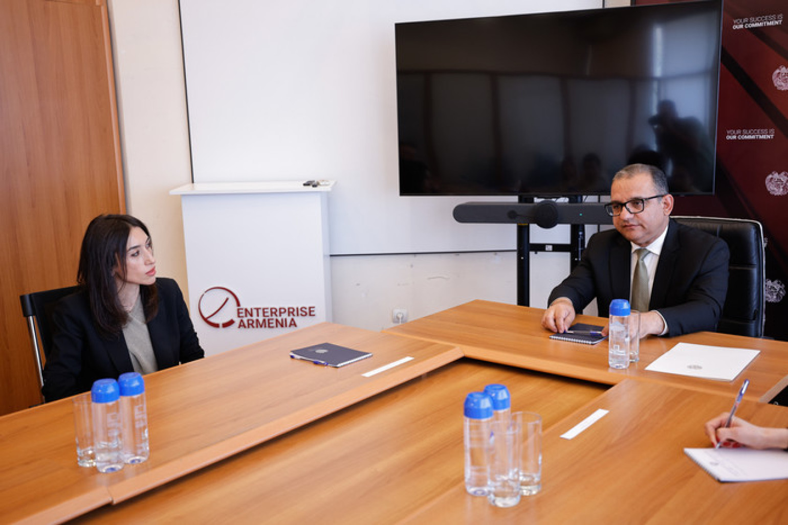 Փոխվարչապետը «Ներդրումների աջակցման կենտրոն» հիմնադրամի անձնակազմին է ներկայացրել հիմնադրամի նորանշանակ տնօրենին՝ Միրզոյանի տիկնոջը