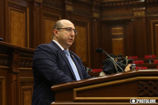 Իմքայլական պատգամավորի առաջարկը՝ մեկ մարդը մի քանի բանկում լինի խորհրդի անդամ