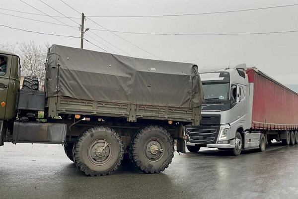 Փրկարարները մոտ 300 մ քարշակել են «Volvo» մակնիշի բեռնատարը, որը բեռնվածության պատճառով չէր կարողանում շարունակել ընթացքը