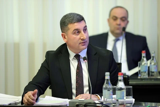 Կառավարությունը 17,74 մլրդ դրամ հատկացրեց ՏԿԵ նախարարությանը՝ ճանապարհաշինության համար